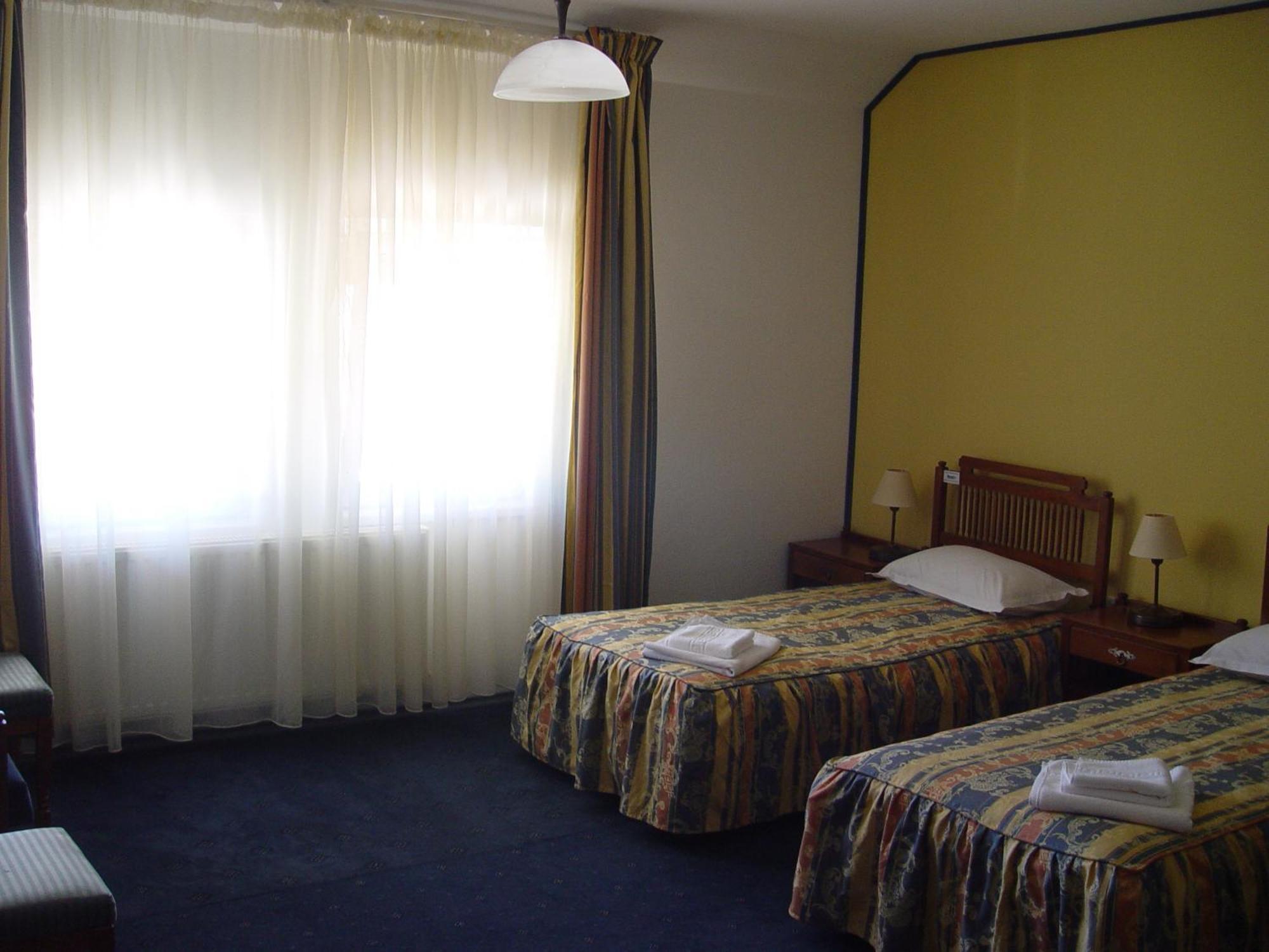 Hotel Astra Braşov Esterno foto